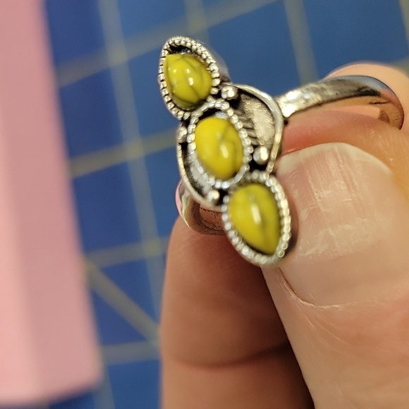 3 Yellow Stones Silver Tone Ring Size 9 - Picture 4 of 4